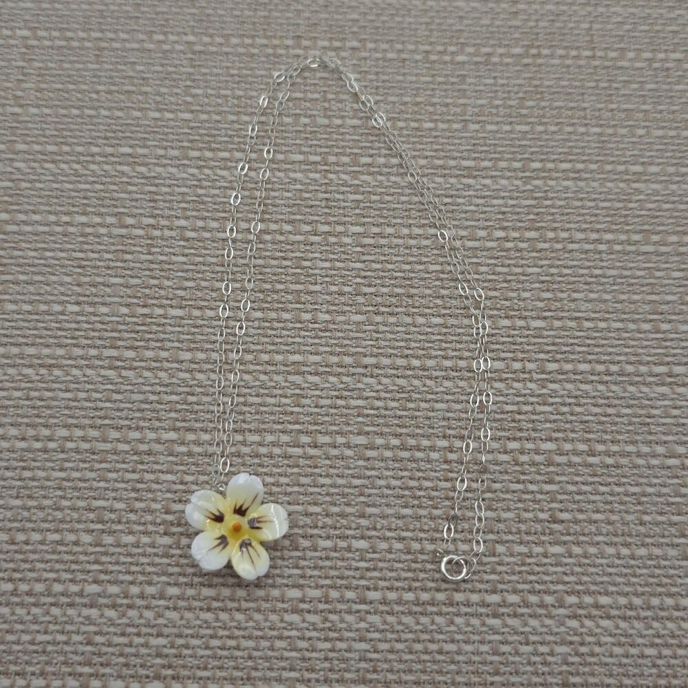 18 Inch Sterling Silver Handmade Plastic Flower Pendant Necklace A1632
